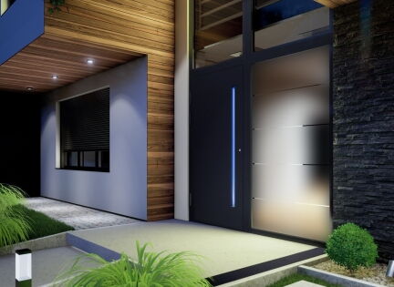 Alu-Haustür mit Seitenteil mit sandgestrahltem Glas