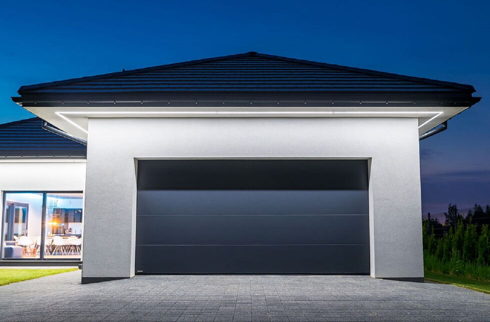 Garagen-Sektionaltor in Anthrazit ohne Prägung