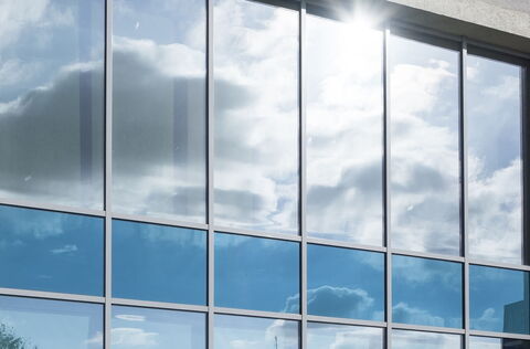 Alufenster Fassade mit Bodentiefen Fenstern