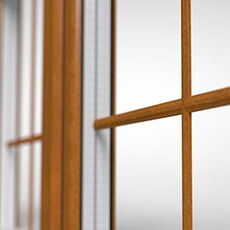 Fenster mit Sprossen in der Farbe Golden Oak im Scheibenzwischenraum