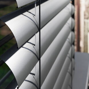 Buitenjaloezieën voor de hefschuifpui