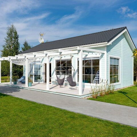 Ferienhaus Sprossenfenster Türen weiß