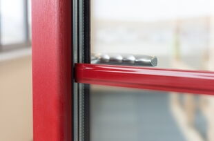 Binnenliggende roeden in donkerrood