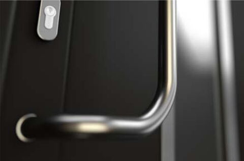 Haustür mit Stoßgriff M2 in Silber