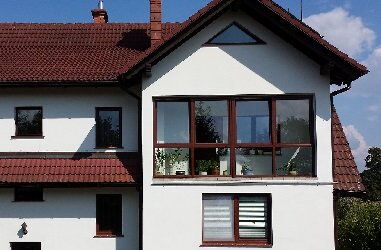 Serre met bloemkozijnen