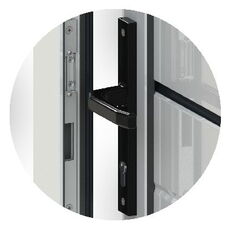 Garagentür-Konstruktion mit Türklinke und Elektroöffner