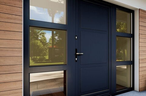 Holz-Haustür mit Seitenteil in Dunkelgrau