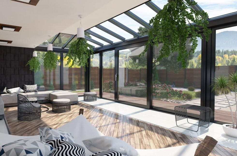 Wintergarten mit Fenster und Schiebetüren