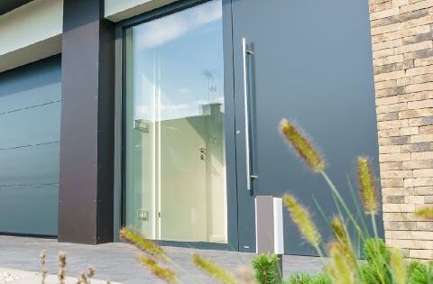 Sektionaltor von Krispol in der Farbe blaugrau