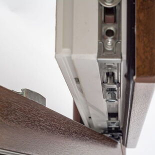 Kunststofffenster Beschlag mit Pilzkopfverriegelung