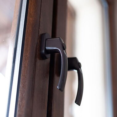 Drutex-Standard Griff in Braun mit Knopf