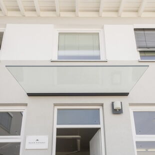 Vordach 2m breit aus Glas