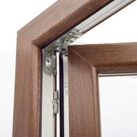 Fenster mit verdeckt liegendem Beschlag