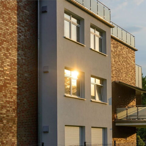 Fenster mit Oberlicht grau