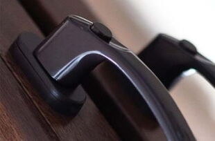 Fenstergriff Braun mit Knopf