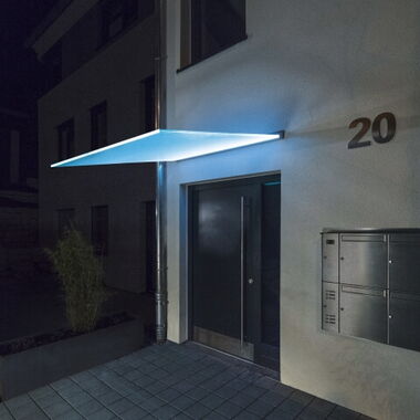 Modernes Vordach aus Glas mit LED Beleuchtung von Glassline CANOPY