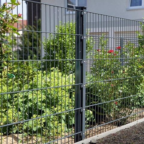 Doppelstabmattenzaun Anthrazit im Garten