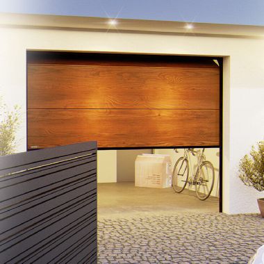 Garagentor mit elektrischem Antrieb