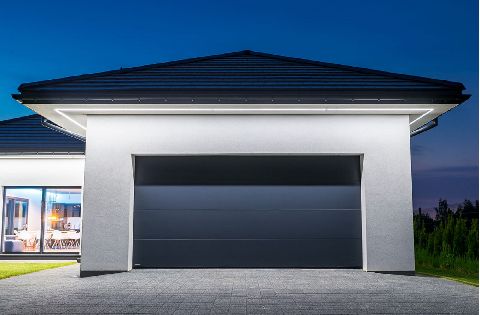 Garagen-Sektionaltor in Anthrazit