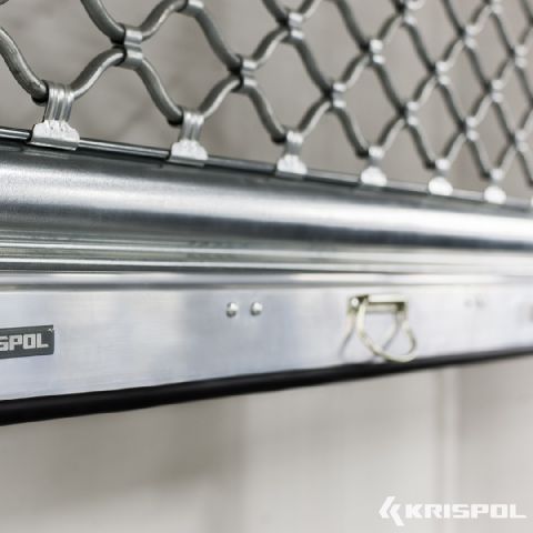 Rollgitter von Krispol mit Sinusform in einem Lager