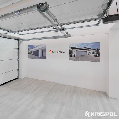 Sektionaltor von Krispol auf einer Ausstellung mit Getriebe rechts oben