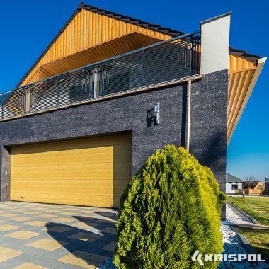 Sektionaltor von Krispol in Gelb mit horizontalen Sektionen