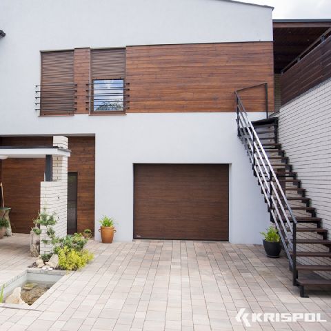 Sektionaltor in Dunkelbraun von Krispol