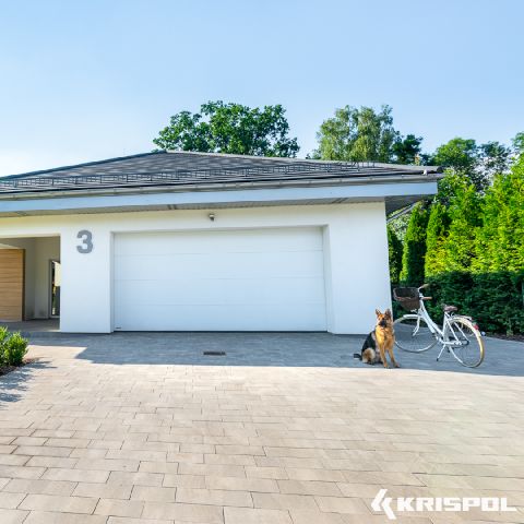 Sektionaltor als Garagentor in Weiß von Krispol