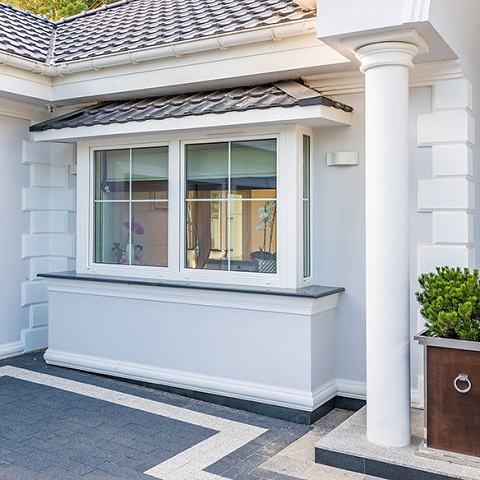 Erker met kruissproeden in wit