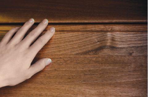 Sektionaltor für die Sicherheit mit Einklemmschutz für die Finger