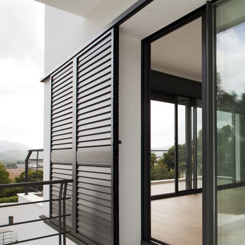 Alu Fensterladen zum Schieben