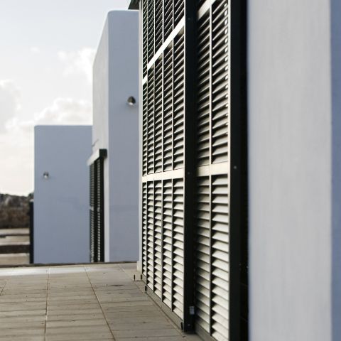 Alu Fensterläden im Schiebe-System