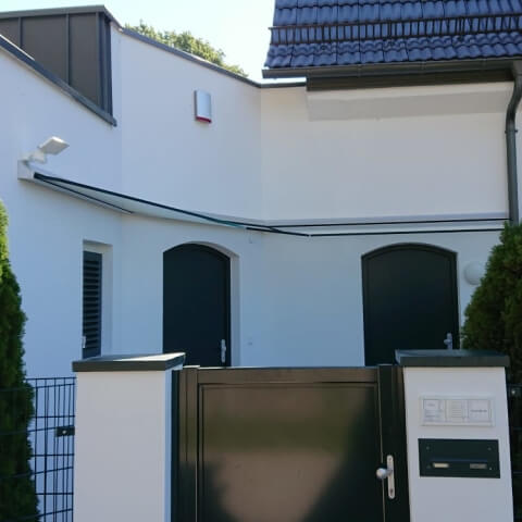 Freitragendes Vordach aus Glas von Glassline CANOPY cloud