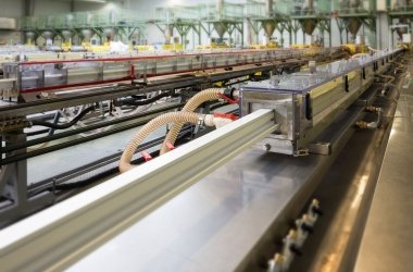 Extrusion von Kunststoffprofilen im Maschinenpark