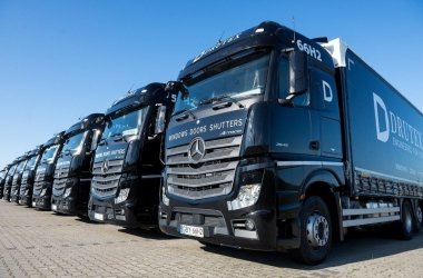 Transport LKW in Schwarz