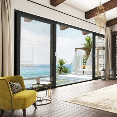 4-delige hefschuifpui met panoramisch uitzicht op het terras