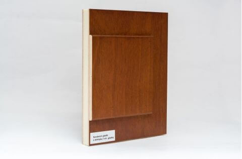 Querschnitt einer Holztuer-Füllung mit Paneel in Kassetten-Optik