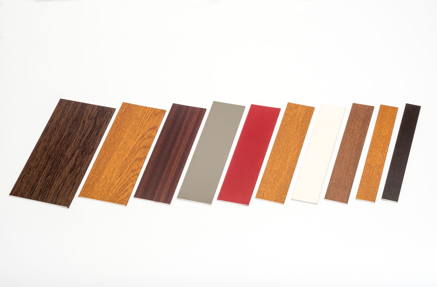 Afdeklijsten voor een nette afwerking – vlakke lijsten, meerkamer- of hoekprofielen