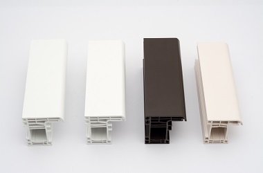 Kunststofffenster Profil Kernfarbe Weiß, Beige und Braun