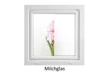 weißes Kunststofffenster mit Milchglas Ornament