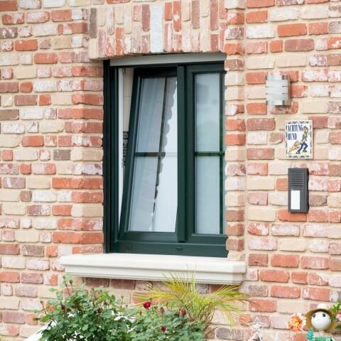 Sprossenfenster in Moosgrün mit Kreuzsprosse