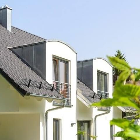 Vloerhoge dakkapelkozijnen met balustrade