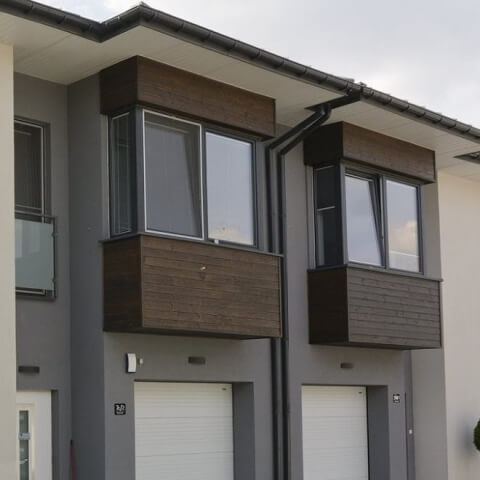 Moderne erker kozijnen in antraciet