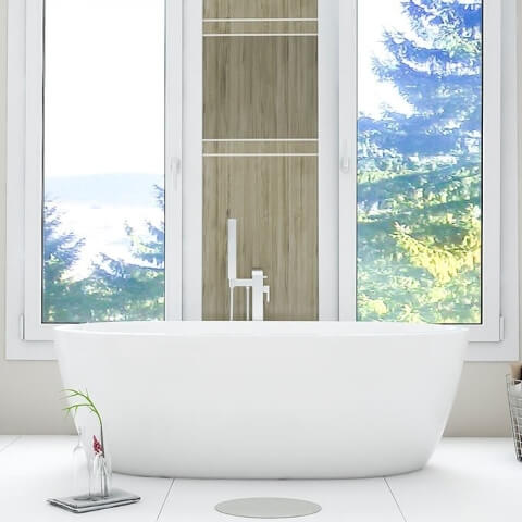 Smalle kozijnen in de badkamer in wit