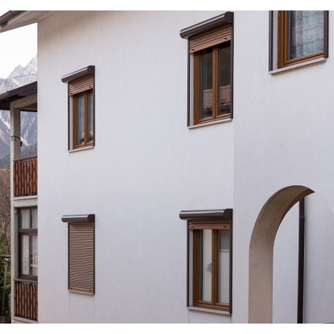 Haus mit Vorbaurollladen in Braun