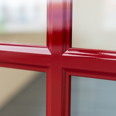 Innenliegende SZR-Sprossen in Dunkelrot