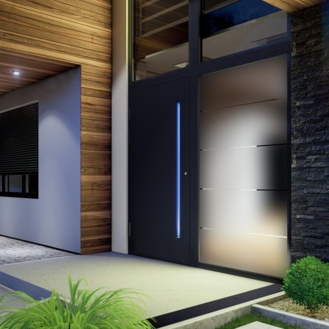 Alu-Haustüren mit sandgestrahltem Seitenteil